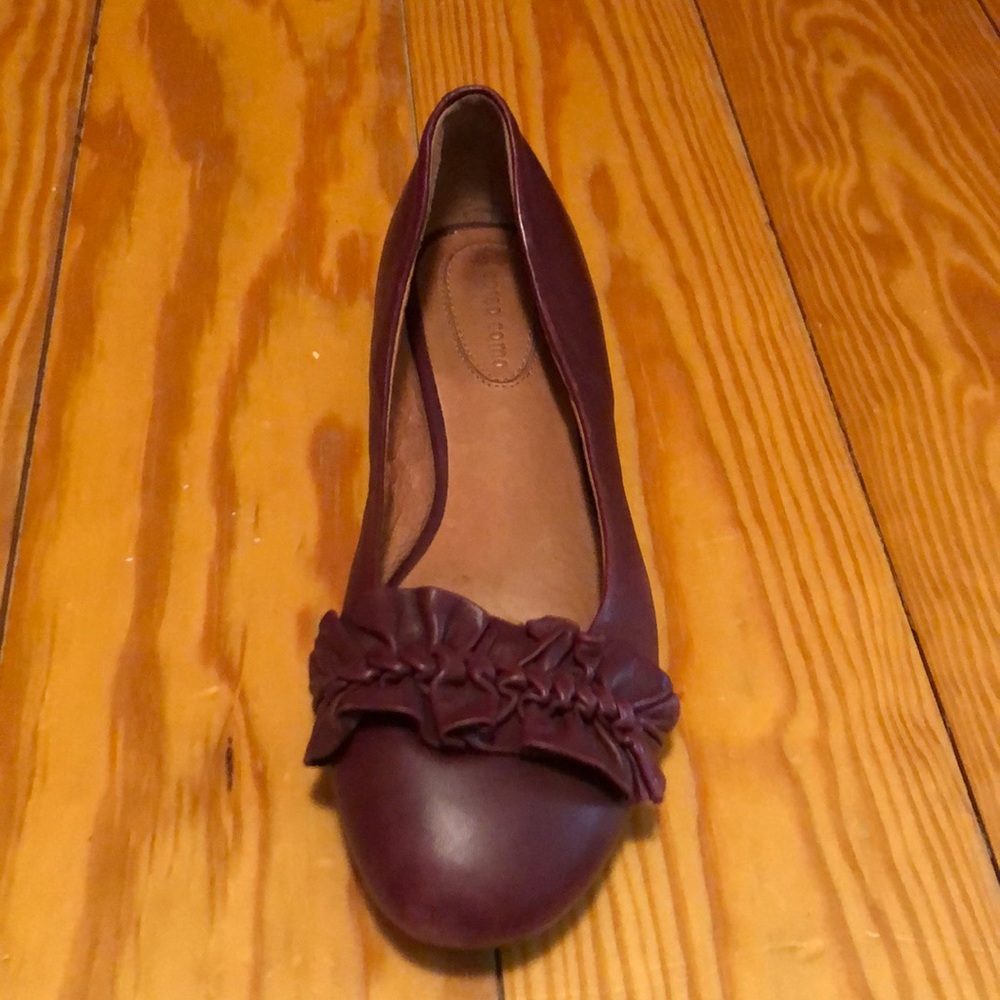 Women’s flat